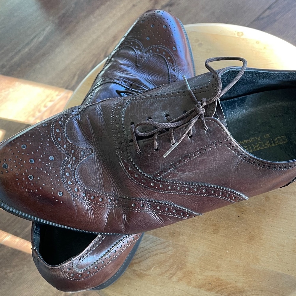 Florsheim Comfortech wingtip oxford